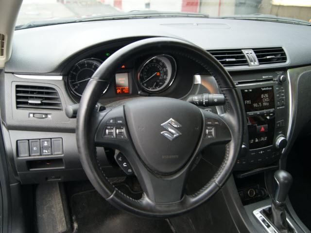 Suzuki Kizashi 2010 photo 3