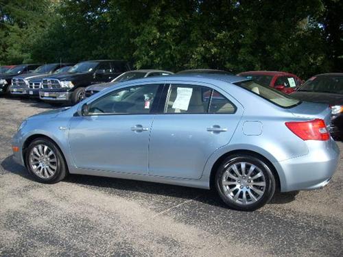 Suzuki Kizashi 2010 photo 1