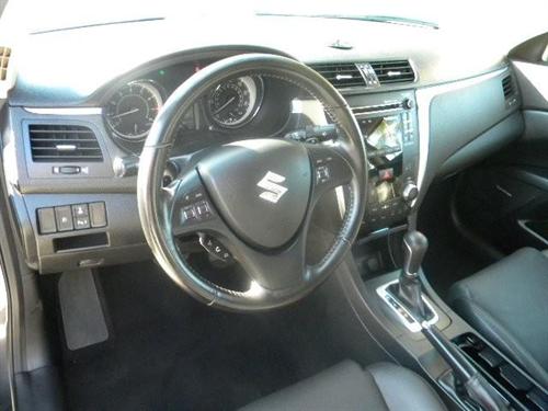 Suzuki Kizashi 2010 photo 2