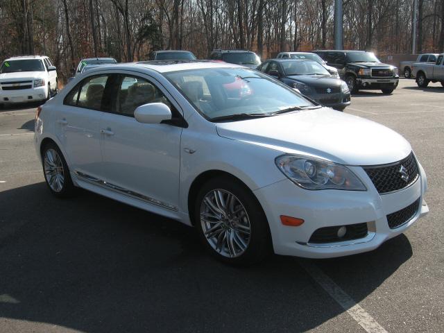 Suzuki Kizashi 2011 photo 3