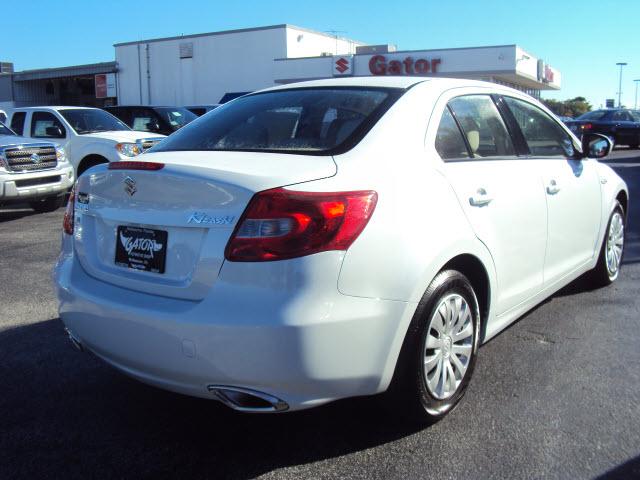 Suzuki Kizashi 2011 photo 2