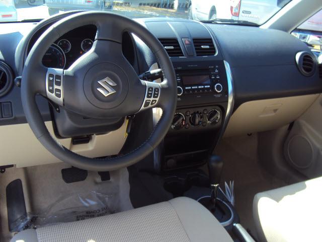 Suzuki Kizashi 2011 photo 4