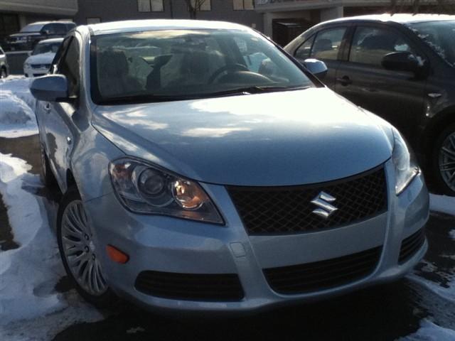 Suzuki Kizashi 2011 photo 1