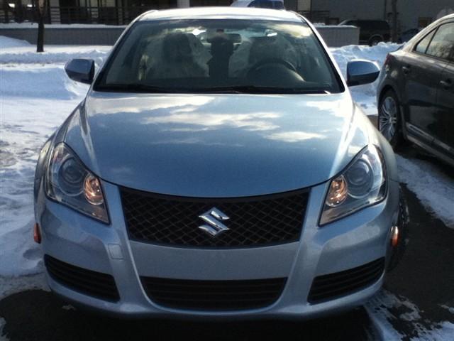 Suzuki Kizashi 2011 photo 2