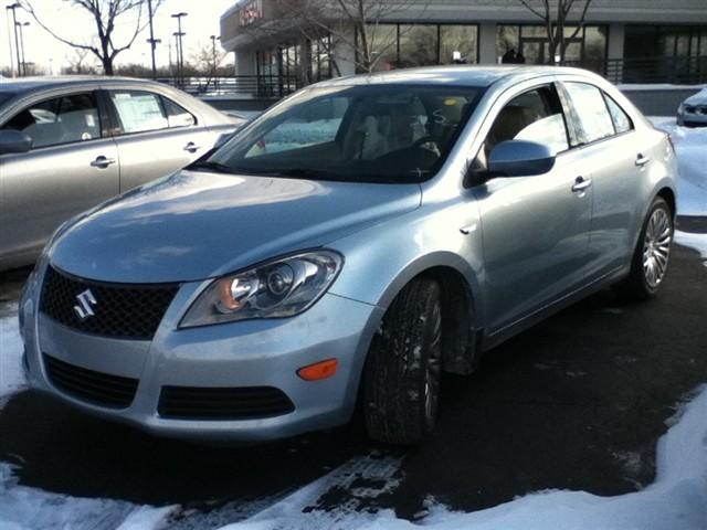 Suzuki Kizashi 2011 photo 3