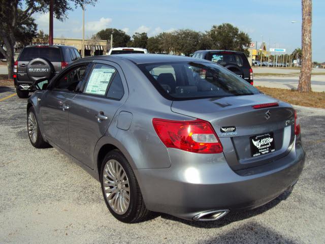 Suzuki Kizashi 2011 photo 2