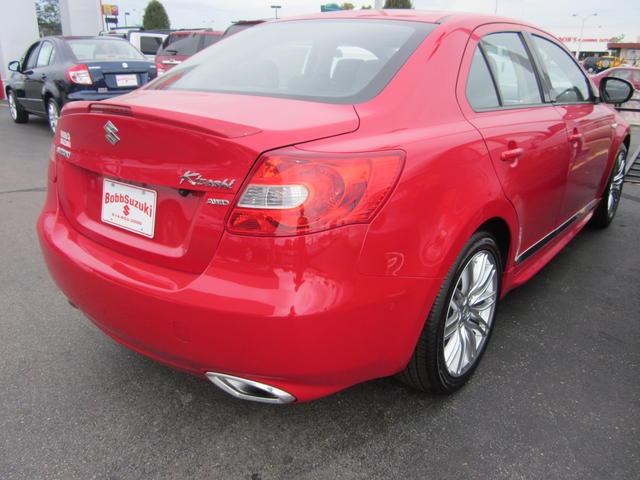 Suzuki Kizashi 2011 photo 2