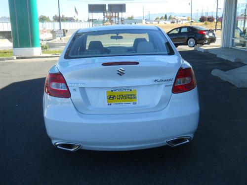 Suzuki Kizashi 2011 photo 2