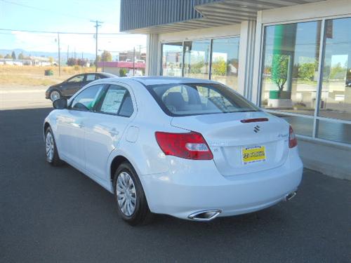 Suzuki Kizashi 2011 photo 3