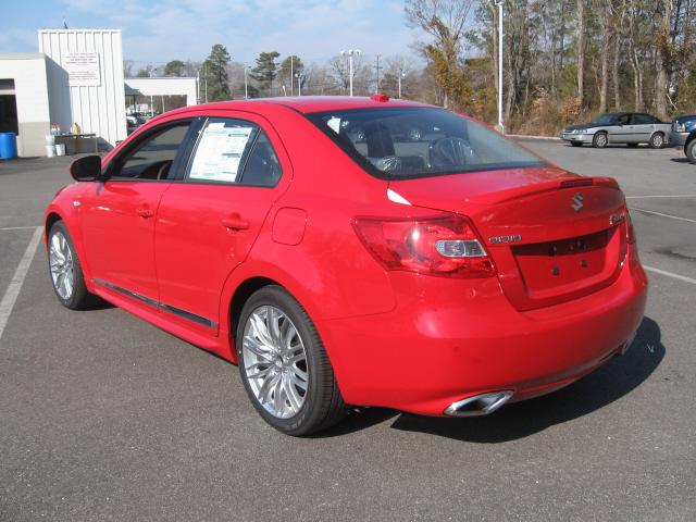 Suzuki Kizashi 2011 photo 1