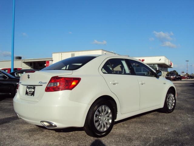 Suzuki Kizashi 2011 photo 2