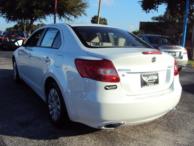 Suzuki Kizashi 2011 photo 3