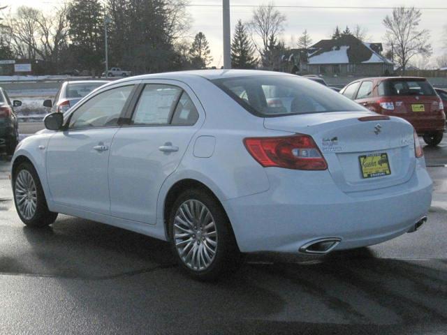 Suzuki Kizashi 2011 photo 1