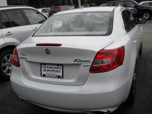 Suzuki Kizashi 2011 photo 0