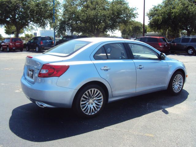 Suzuki Kizashi 2011 photo 2