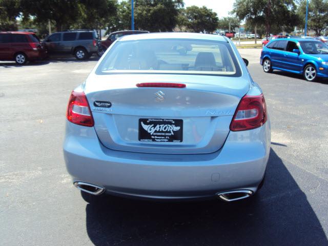 Suzuki Kizashi 2011 photo 3