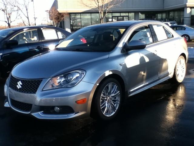 Suzuki Kizashi 2011 photo 3