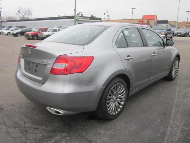 Suzuki Kizashi 2011 photo 2