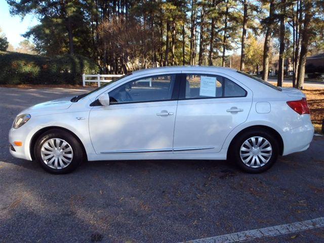 Suzuki Kizashi 2011 photo 1