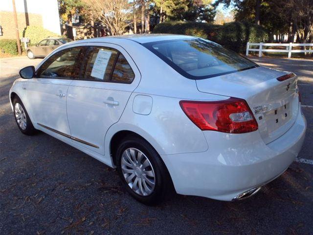 Suzuki Kizashi 2011 photo 2