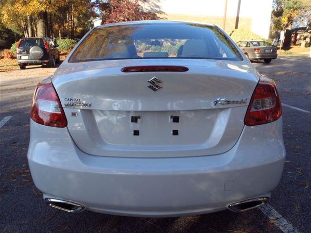 Suzuki Kizashi 2011 photo 3