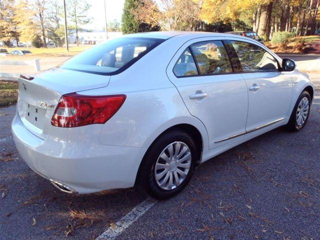 Suzuki Kizashi 2011 photo 4