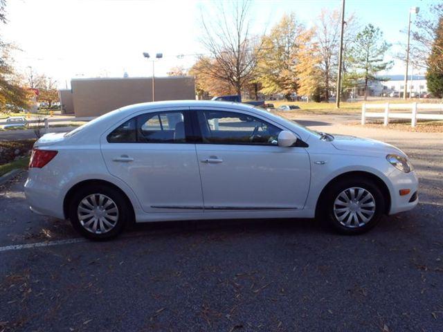 Suzuki Kizashi 2011 photo 5