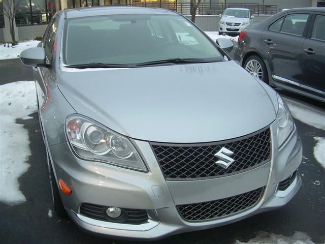 Suzuki Kizashi 2011 photo 1