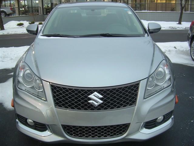 Suzuki Kizashi 2011 photo 2