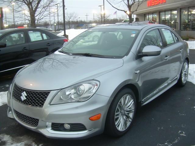 Suzuki Kizashi 2011 photo 3