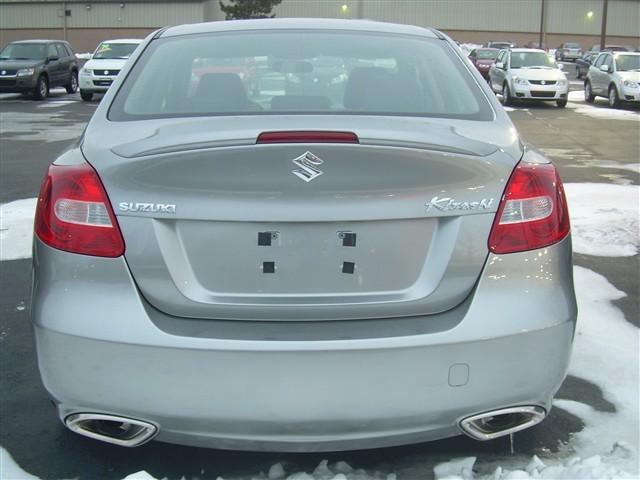 Suzuki Kizashi 2011 photo 5