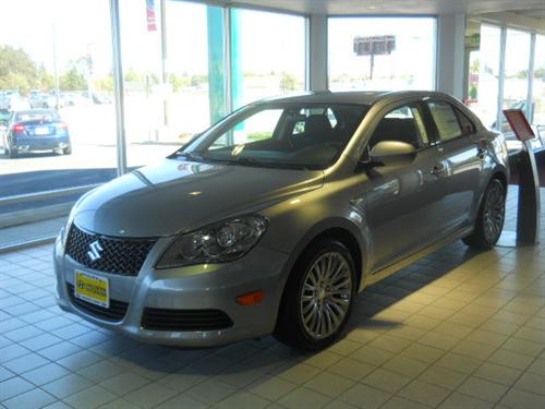 Suzuki Kizashi 2011 photo 0