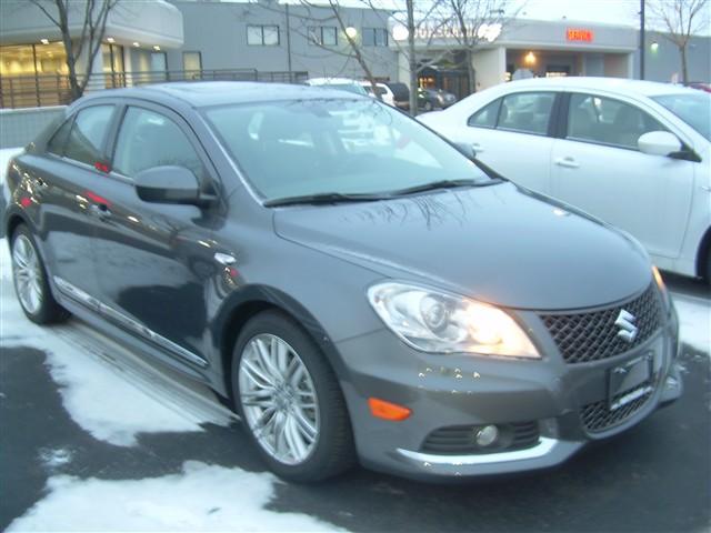 Suzuki Kizashi 2011 photo 0