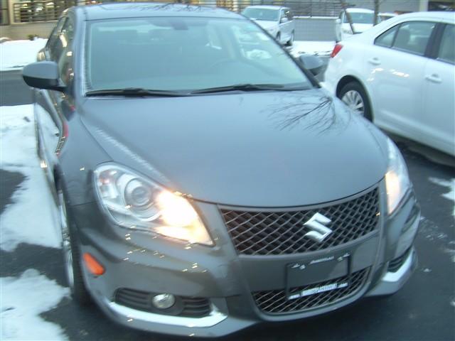 Suzuki Kizashi 2011 photo 1