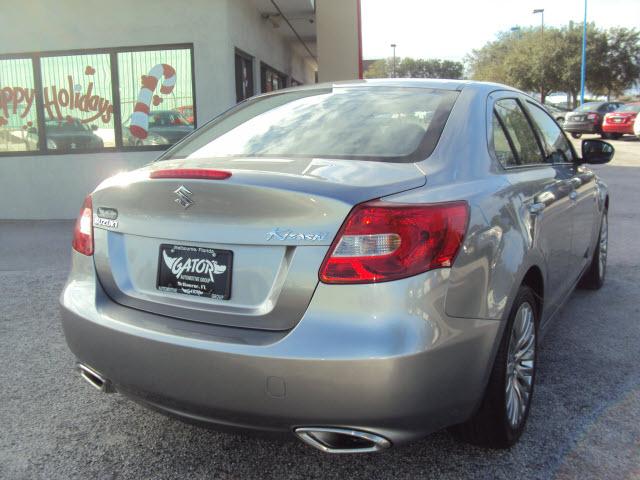 Suzuki Kizashi 2011 photo 2