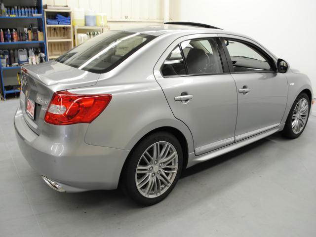 Suzuki Kizashi 2011 photo 5