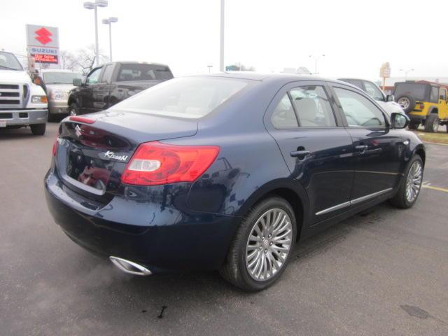 Suzuki Kizashi 2011 photo 2