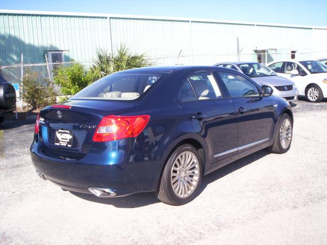 Suzuki Kizashi 2011 photo 2