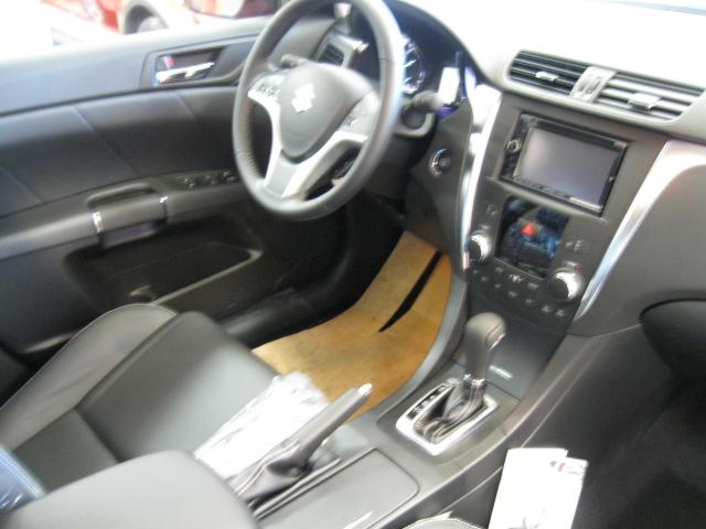 Suzuki Kizashi 2011 photo 2