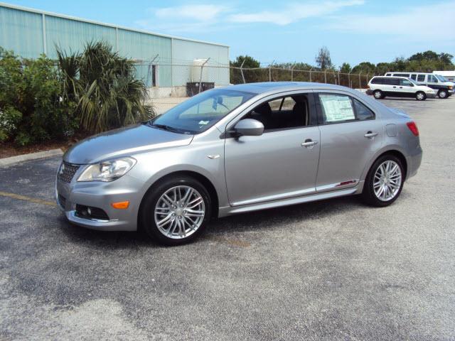 Suzuki Kizashi 2011 photo 1