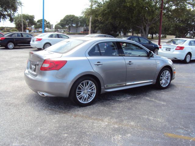 Suzuki Kizashi 2011 photo 2