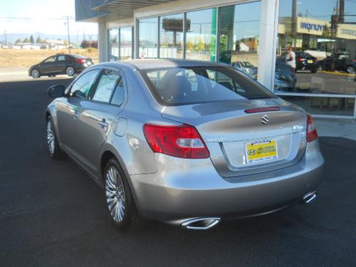 Suzuki Kizashi 2011 photo 1