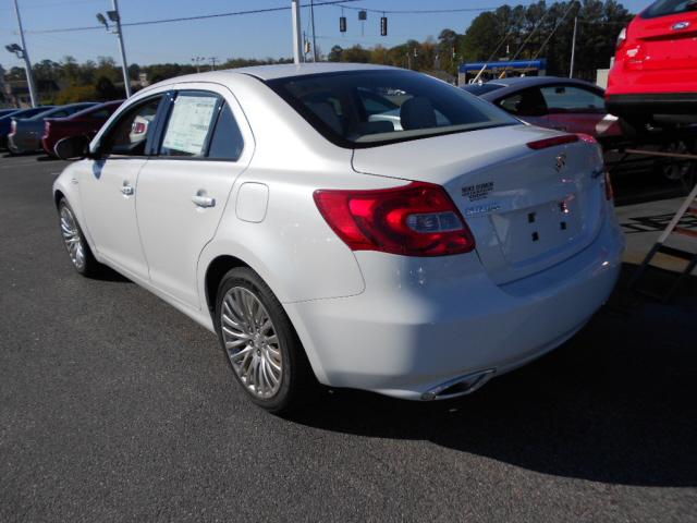 Suzuki Kizashi 2012 photo 3