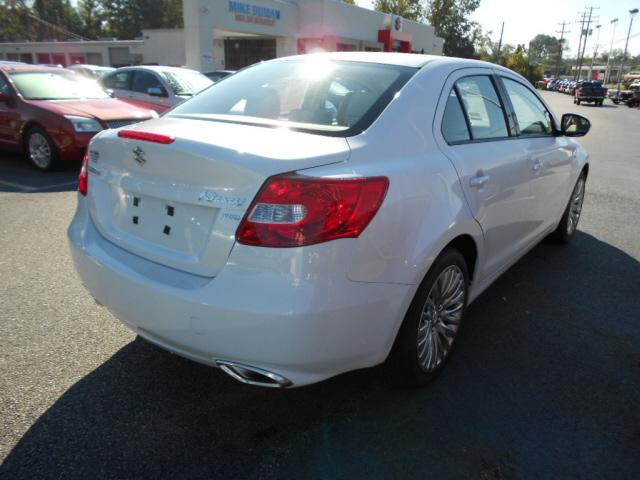 Suzuki Kizashi 2012 photo 4