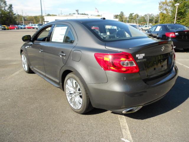 Suzuki Kizashi 2012 photo 1