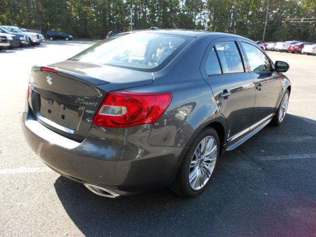 Suzuki Kizashi 2012 photo 3