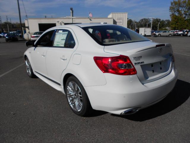 Suzuki Kizashi 2012 photo 1