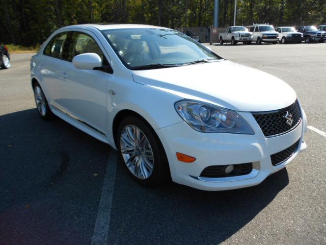 Suzuki Kizashi 2012 photo 4