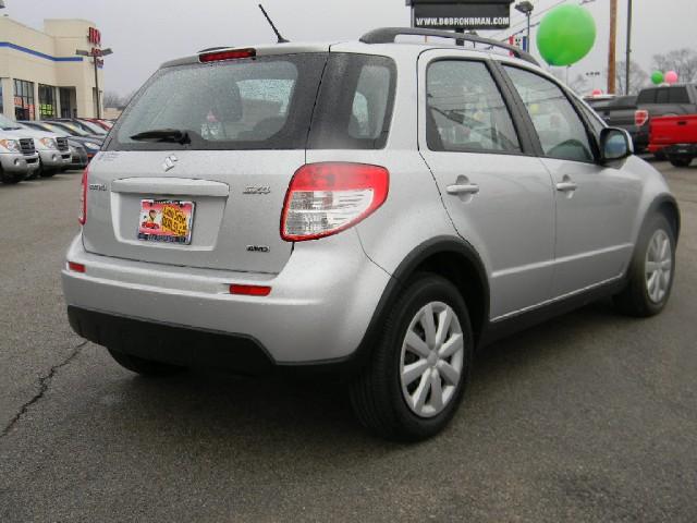 Suzuki SX4 Crossover 2010 photo 2