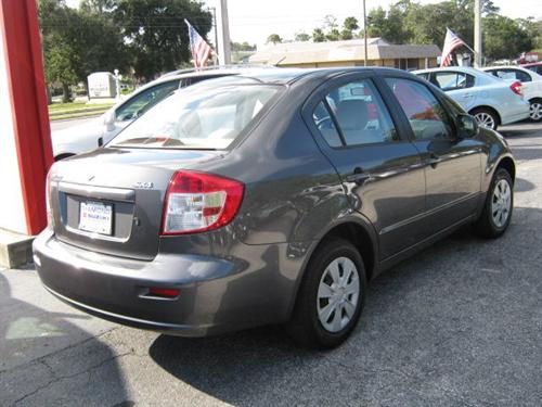 Suzuki SX4 Sedan 2010 photo 2